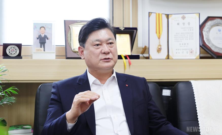 이영훈 구청장 인터뷰사진.jpg