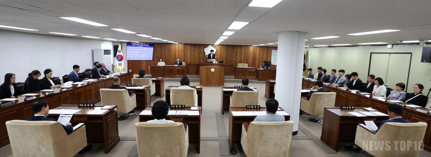 20250901 제261회임시회 개회 (1).jpg