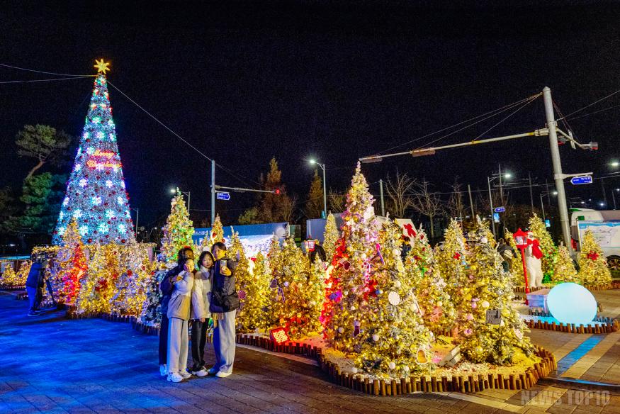1120 계양구, ‘2025 크리스마스 페스타’ 점등... 환상적인 겨울빛 축제 개막(11).jpg