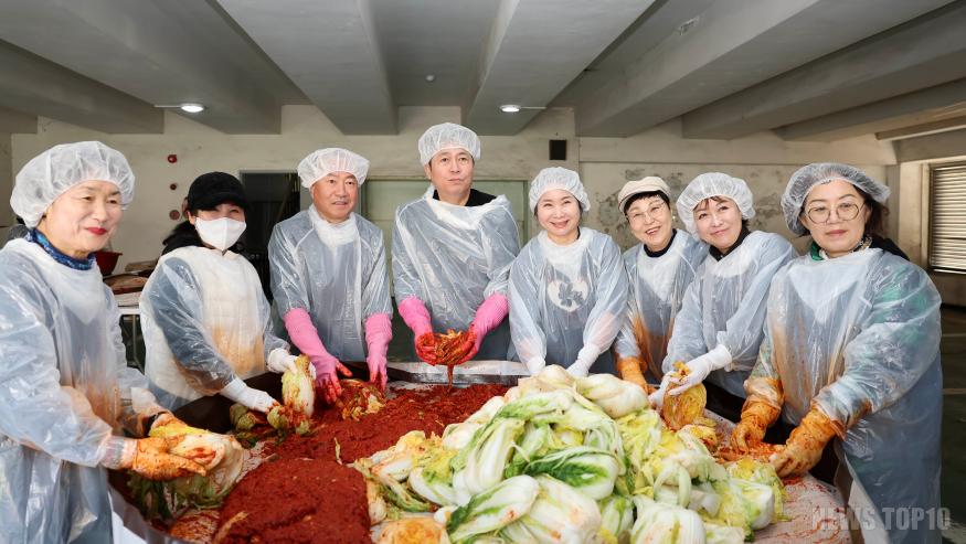 5-2 보도사진(국제라이온스협회 인천지구 중구에 김치 기탁).jpg