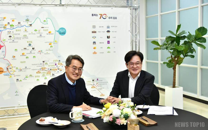 1 김병수 시장이 김동연지사에게 골드라인 증차 지원 등을 적극 요청하고 나선 모습.jpg