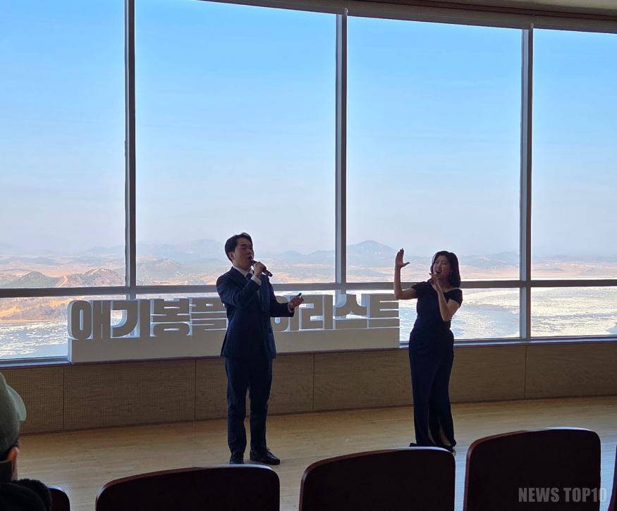 애기봉 상설 공연(베니앤).jpeg