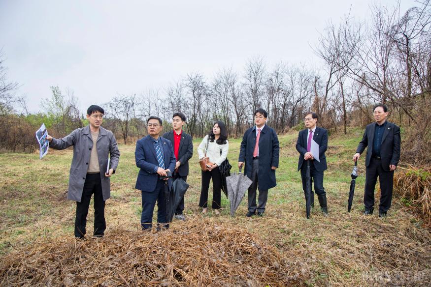 배준영 국회의원과 중구의회 의원, 영종종합병원 부지 현장 방문 나서.jpg